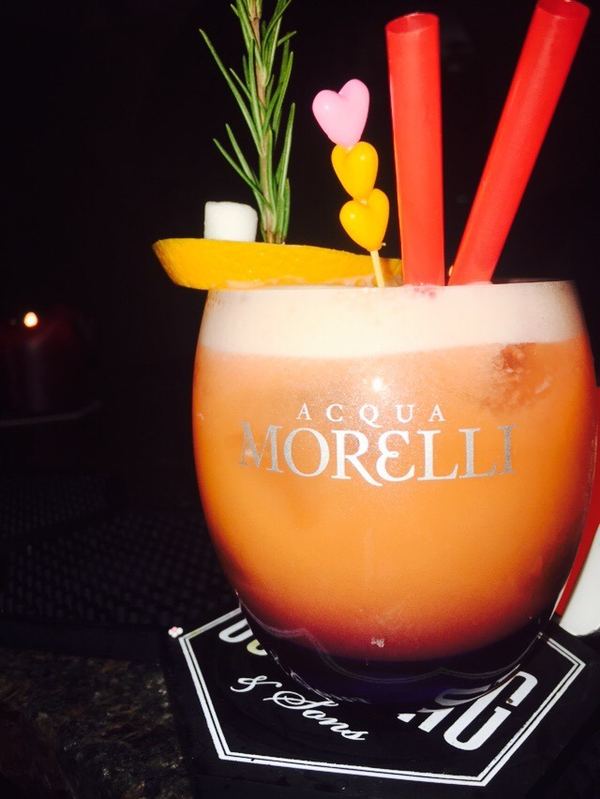 Cocktail in Kokosschale