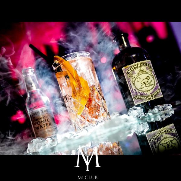 Cocktail im Nebel an der M1-Bar