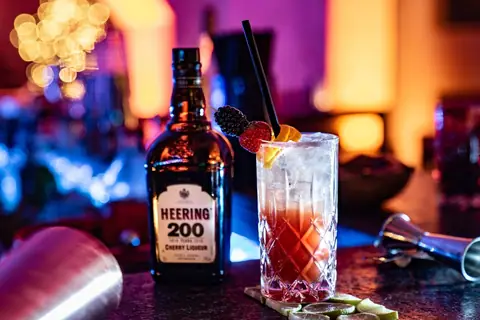 Longdrink an der Bar