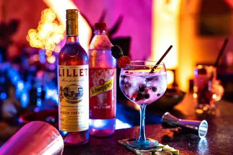 Lillet-Drink mit Beeren