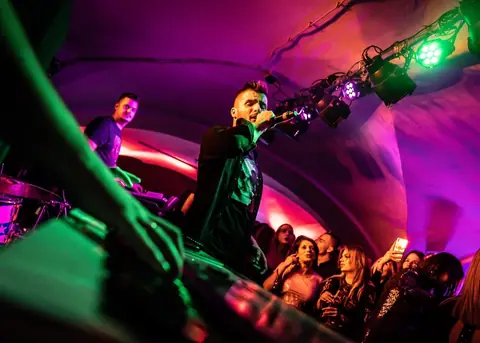 Live-Act auf der Bühne