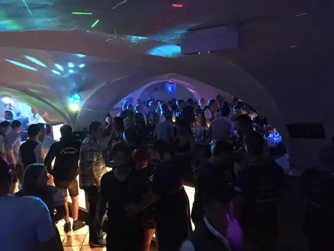 Volle Nacht unter dem Gewölbe